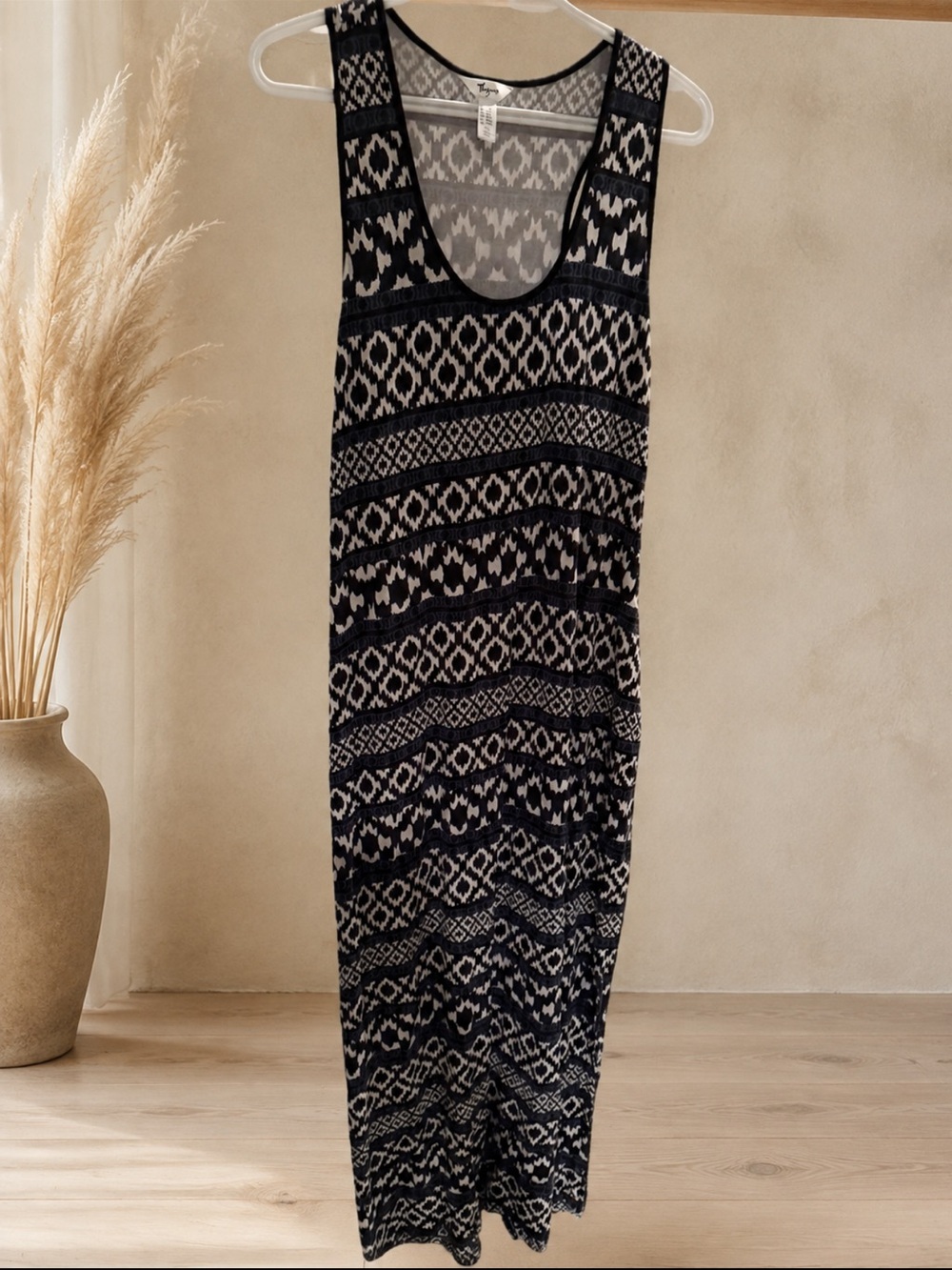 Thyme Black and White Patterned Scoop Neck Tank - Picture 2 of 3